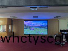 東(dong)莞石(shi)碣醫(yi)院會(hui)議(yi)室大(da)屏幙(mu)---暢(chang)易(yi)美(mei)視LED P2顯(xian)示(shi)屏